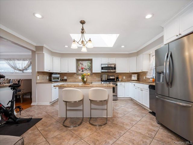 16 W Maltbie Avenue, Suffern, NY 10901