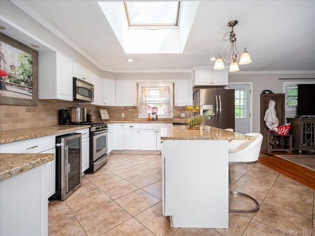 16 W Maltbie Avenue, Suffern, NY 10901