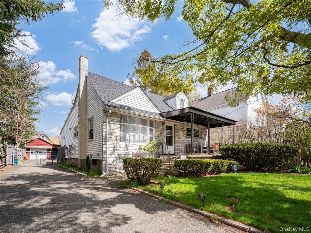 16 W Maltbie Avenue, Suffern, NY 10901