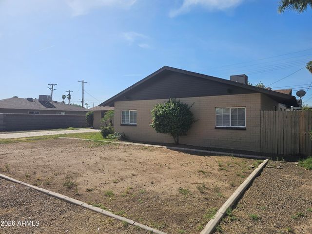 6217 W MEDLOCK Drive, Glendale, AZ 85301