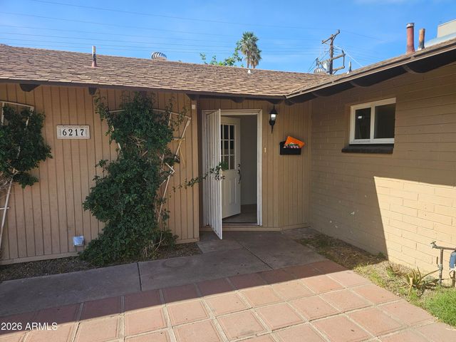 6217 W MEDLOCK Drive, Glendale, AZ 85301