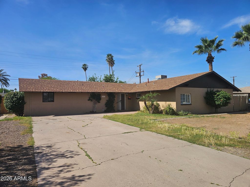 6217 W MEDLOCK Drive, Glendale, AZ 85301