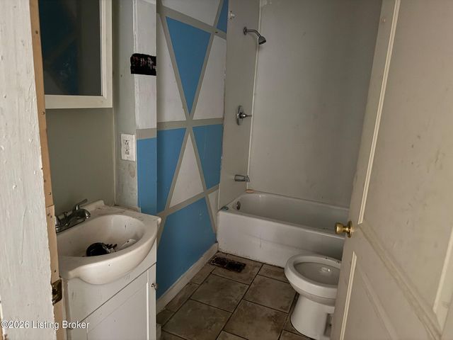 2703 Hale Ave, Louisville, KY 40211