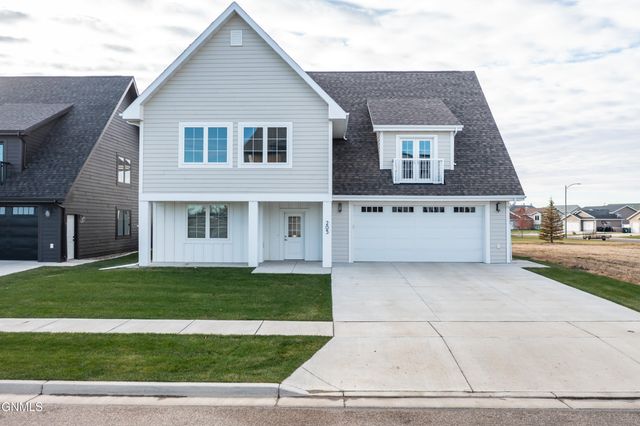 205 Lennox Drive, Bismarck, ND 58504 property photo