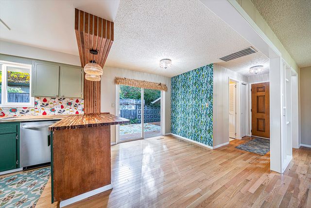 208 Oregon Terrace, Medford, OR 97504