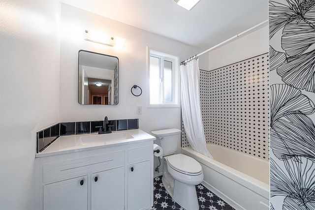 208 Oregon Terrace, Medford, OR 97504