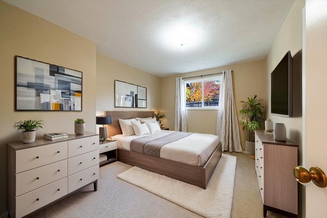 208 Oregon Terrace, Medford, OR 97504