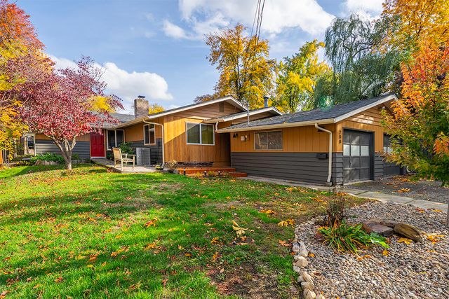 208 Oregon Terrace, Medford, OR 97504