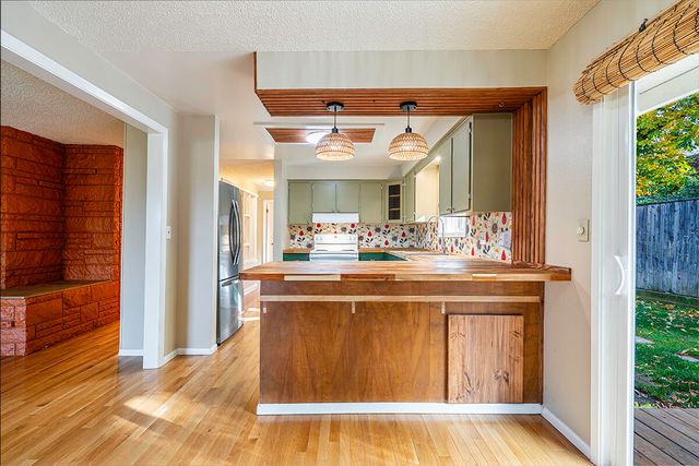 208 Oregon Terrace, Medford, OR 97504