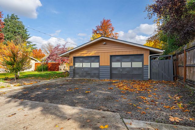 208 Oregon Terrace, Medford, OR 97504