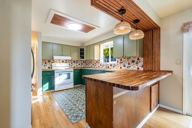 208 Oregon Terrace, Medford, OR 97504