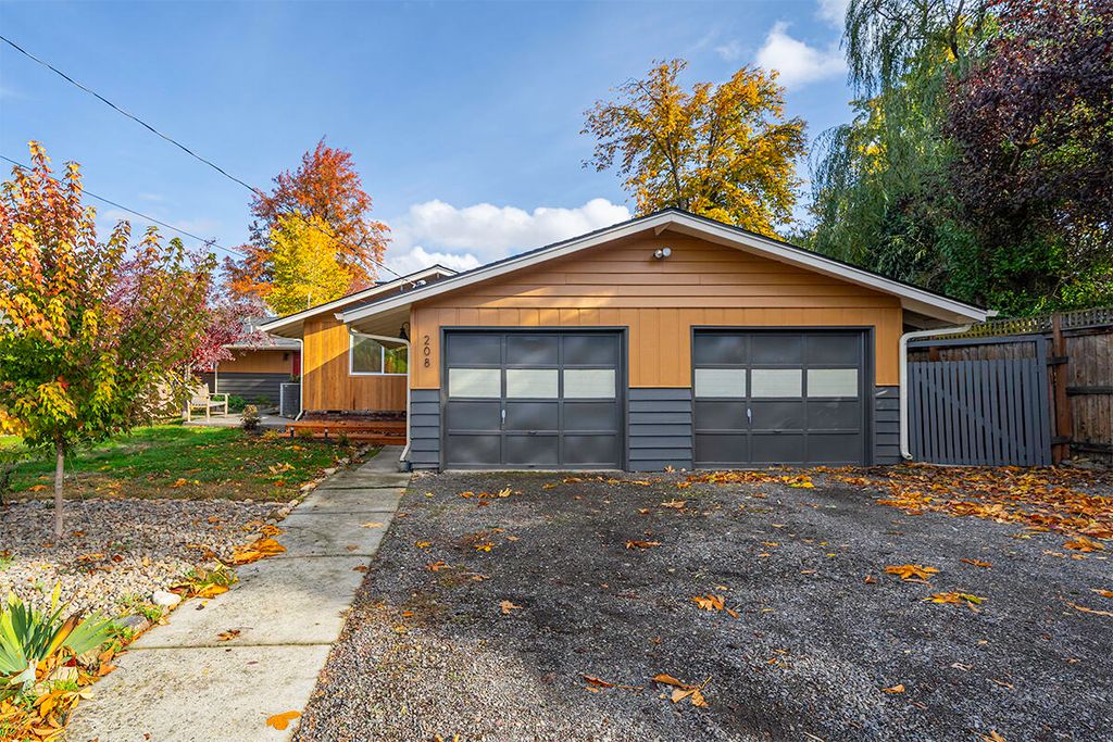 208 Oregon Terrace, Medford, OR 97504