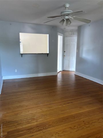 457 Montauk Highway 8, West Islip, NY 11795