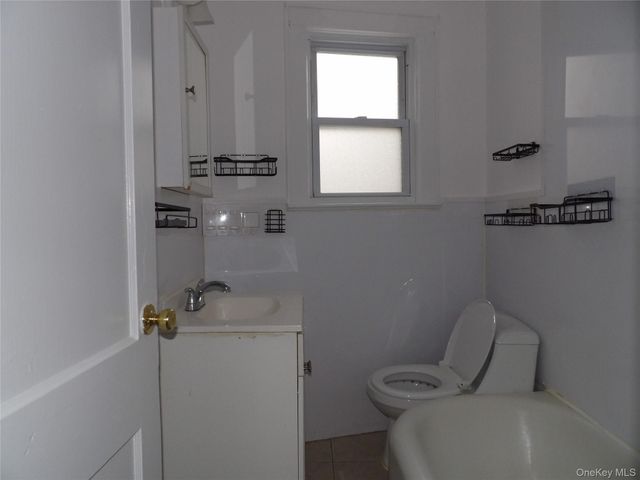 457 Montauk Highway 8, West Islip, NY 11795