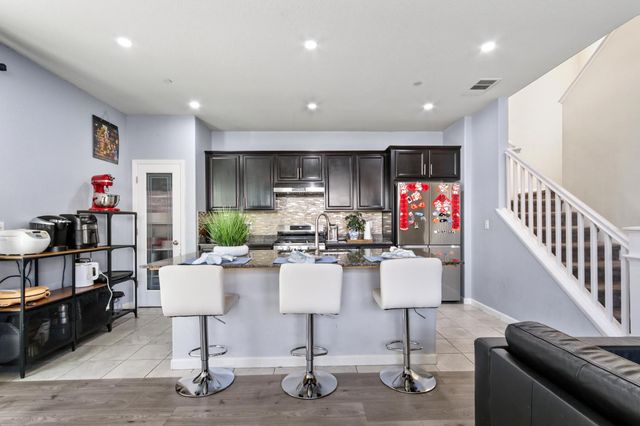 8196 Kramer Ranch Ln, Elk Grove, CA 95758