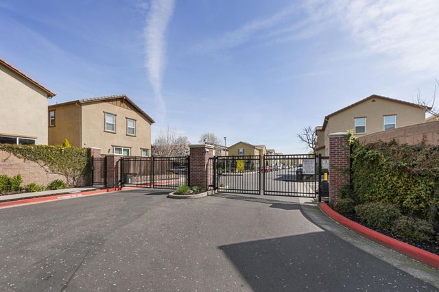 8196 Kramer Ranch Ln, Elk Grove, CA 95758