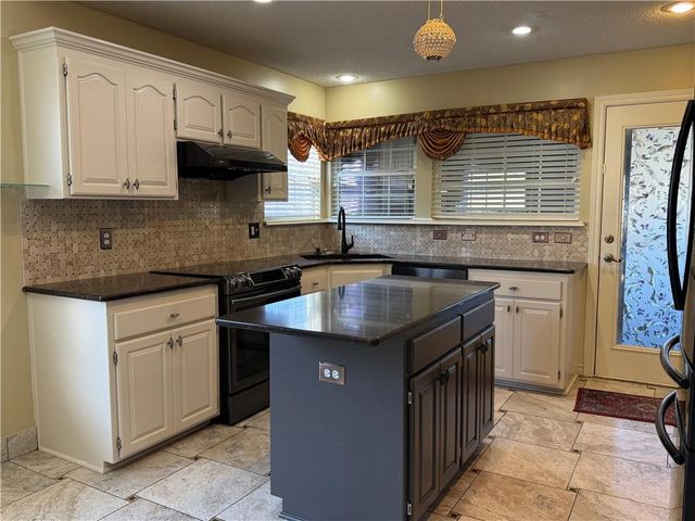 21710 62nd Street, Shawnee, KS 66218