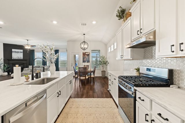 3520 Tunnel Avenue, Aubrey, TX 76227