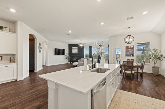 3520 Tunnel Avenue, Aubrey, TX 76227