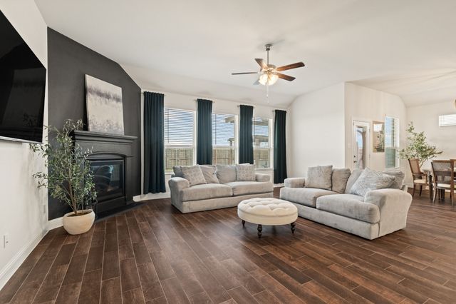 3520 Tunnel Avenue, Aubrey, TX 76227