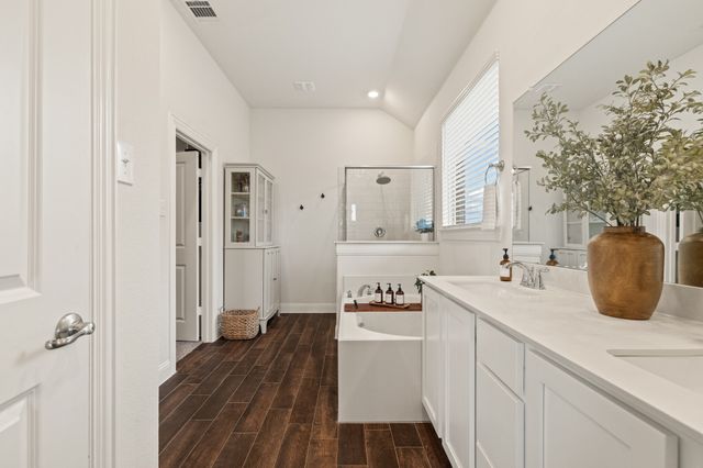 3520 Tunnel Avenue, Aubrey, TX 76227