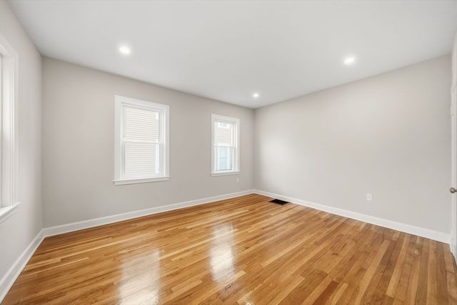 11 Mount Pleasant St 11, Waltham, MA 02452