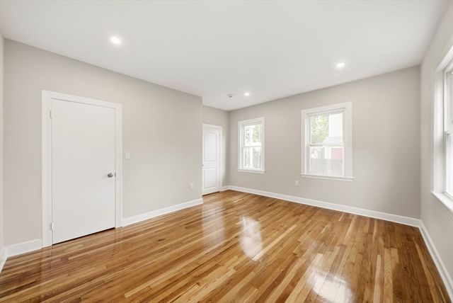 11 Mount Pleasant St 11, Waltham, MA 02452