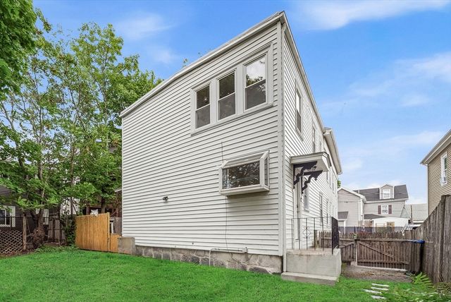 11 Mount Pleasant St 11, Waltham, MA 02452