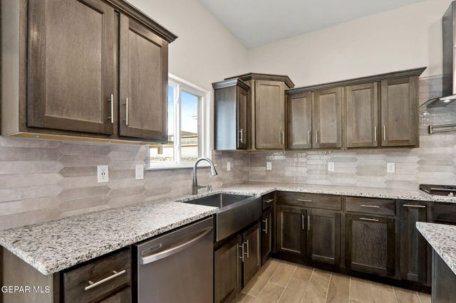192 Olive Branch, Sunland Park, NM 88008