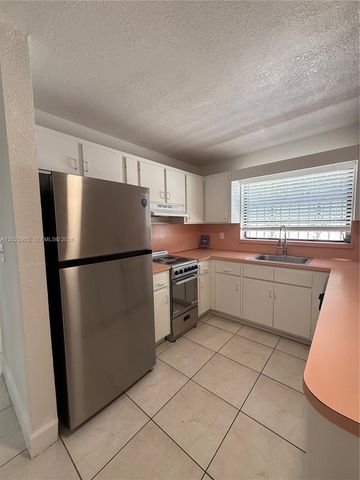 1046 NW 33rd Ave Back, Miami, FL 33125