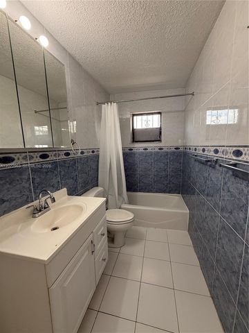 1046 NW 33rd Ave Back, Miami, FL 33125