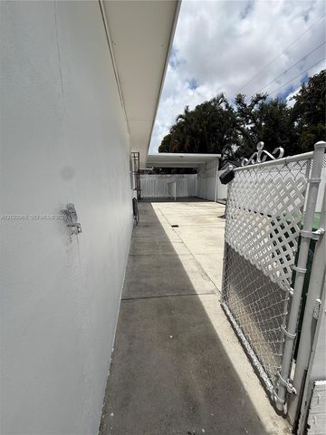 1046 NW 33rd Ave Back, Miami, FL 33125