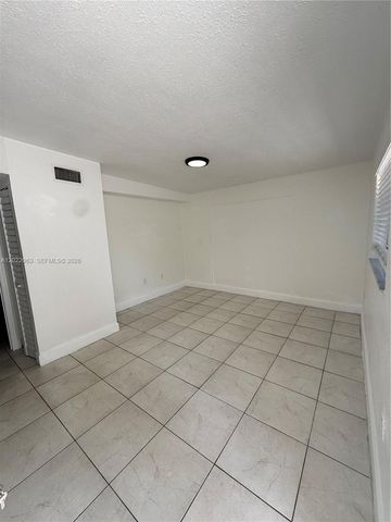 1046 NW 33rd Ave Back, Miami, FL 33125
