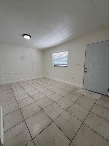 1046 NW 33rd Ave Back, Miami, FL 33125
