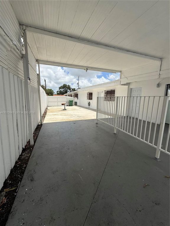 1046 NW 33rd Ave Back, Miami, FL 33125