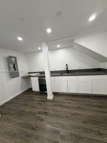 10601 NW 122nd St 20, Medley, FL 33178