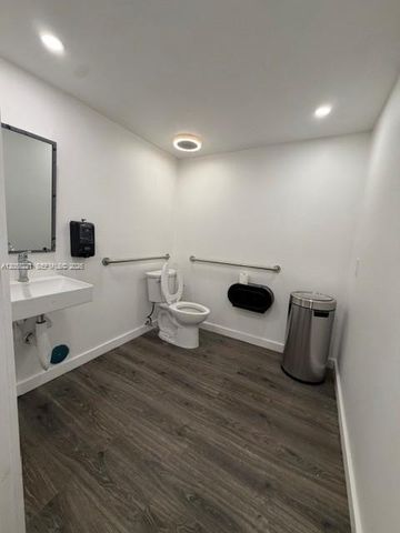 10601 NW 122nd St 20, Medley, FL 33178