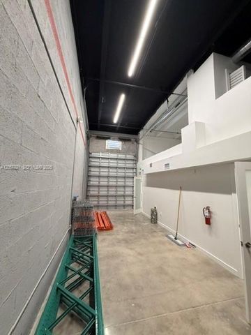 10601 NW 122nd St 20, Medley, FL 33178