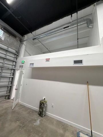 10601 NW 122nd St 20, Medley, FL 33178