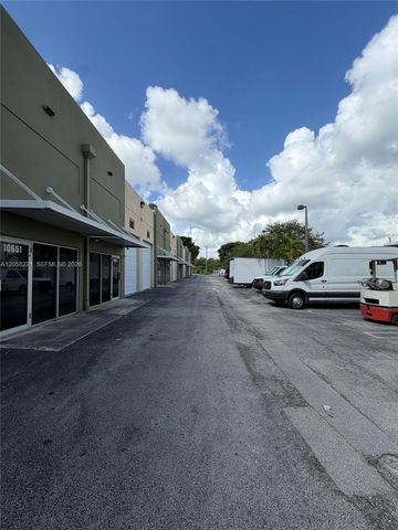 10601 NW 122nd St 20, Medley, FL 33178