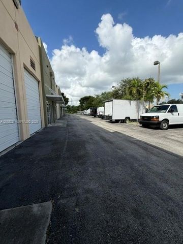 10601 NW 122nd St 20, Medley, FL 33178