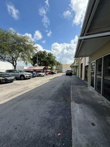 10601 NW 122nd St 20, Medley, FL 33178