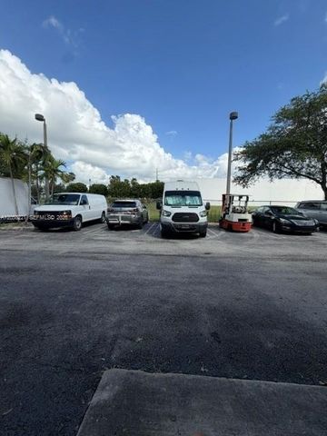 10601 NW 122nd St 20, Medley, FL 33178