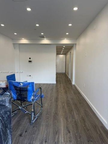 10601 NW 122nd St 20, Medley, FL 33178