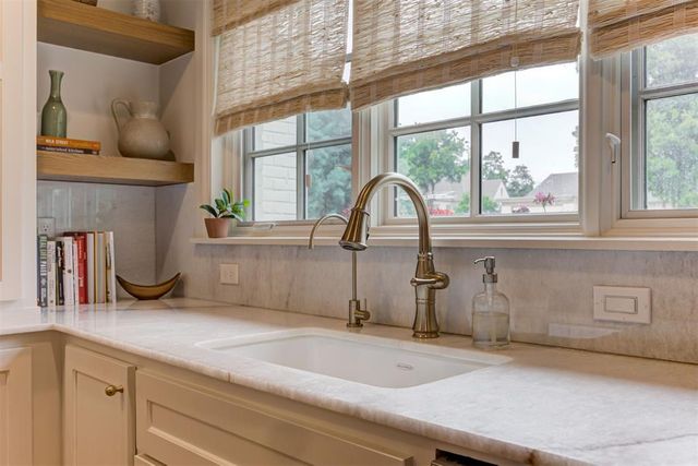 1118 Glenwood Avenue, Nichols Hills, OK 73116
