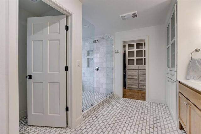 1118 Glenwood Avenue, Nichols Hills, OK 73116