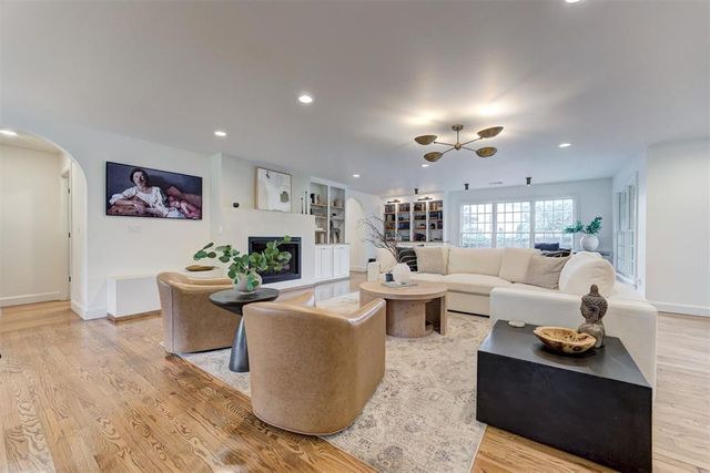 1118 Glenwood Avenue, Nichols Hills, OK 73116