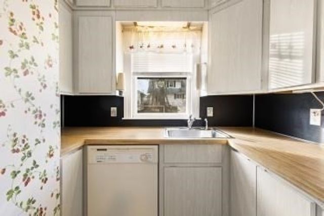 311 Moraine St, Brockton, MA 02301