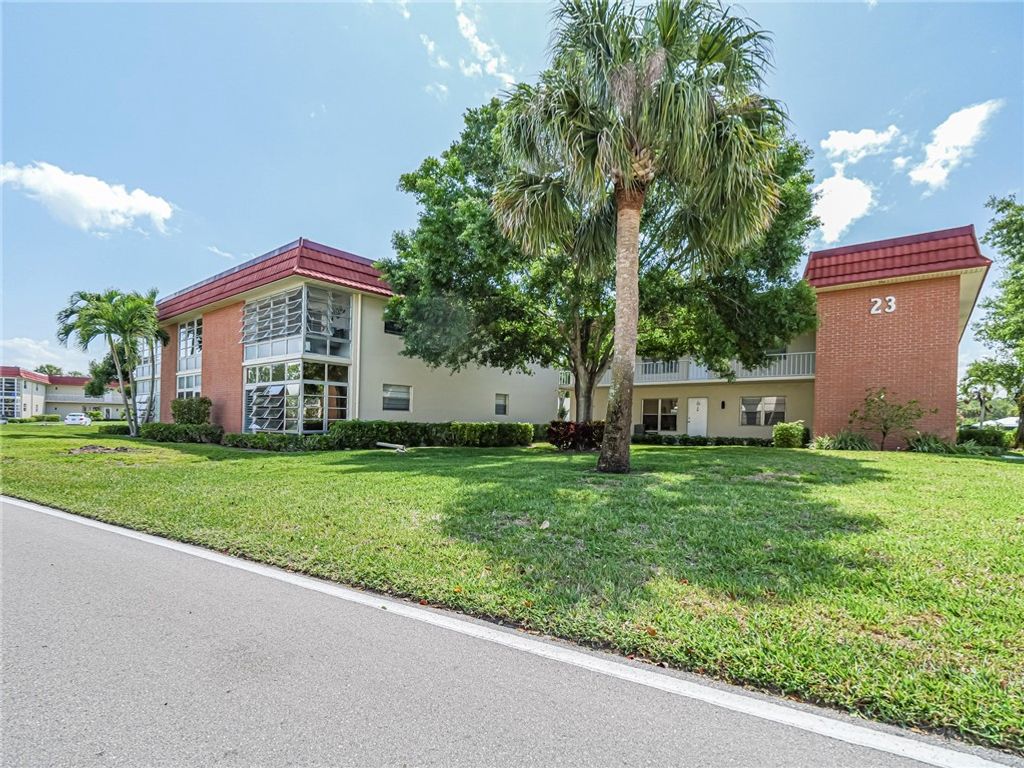 23 Pine Arbor Lane 103, Vero Beach, FL 32962