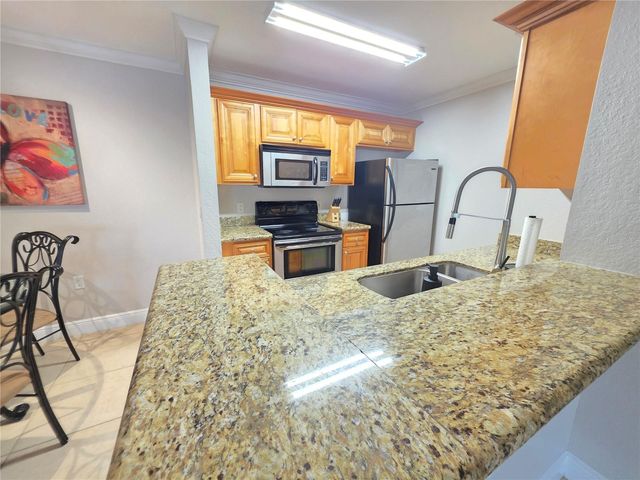 8926 MANOR LOOP 102, Lakewood Ranch, FL 34202
